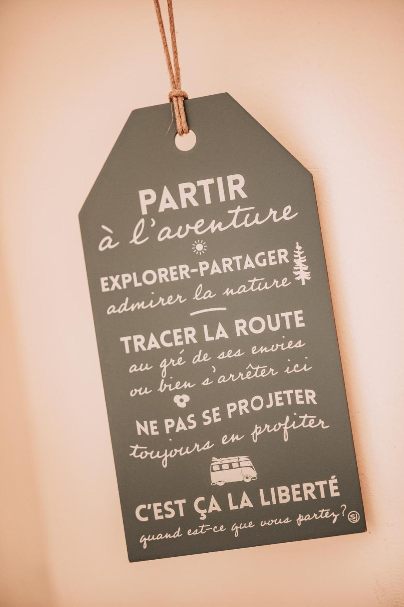 Laissez-Vous Enchanter Par La Vallee De La Meuse Hastiere-par-dela Luaran gambar